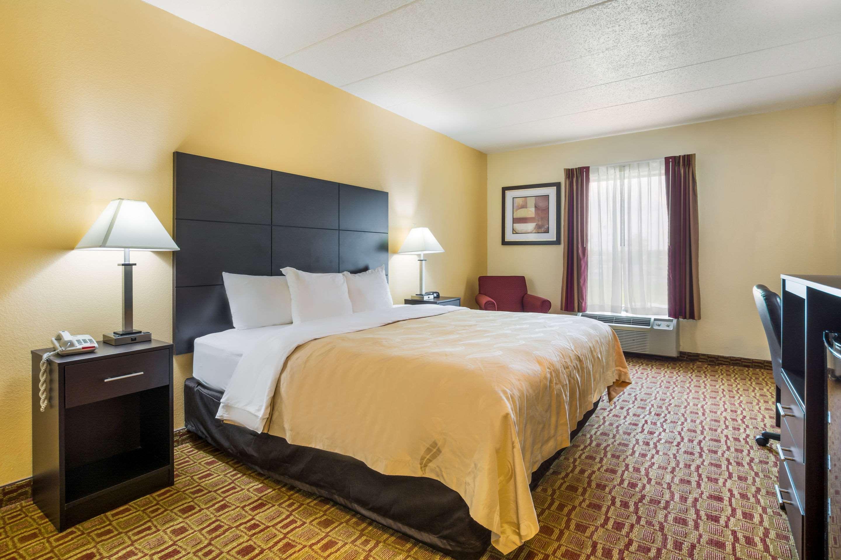 Quality Inn & Suites Sellersburg Exteriör bild