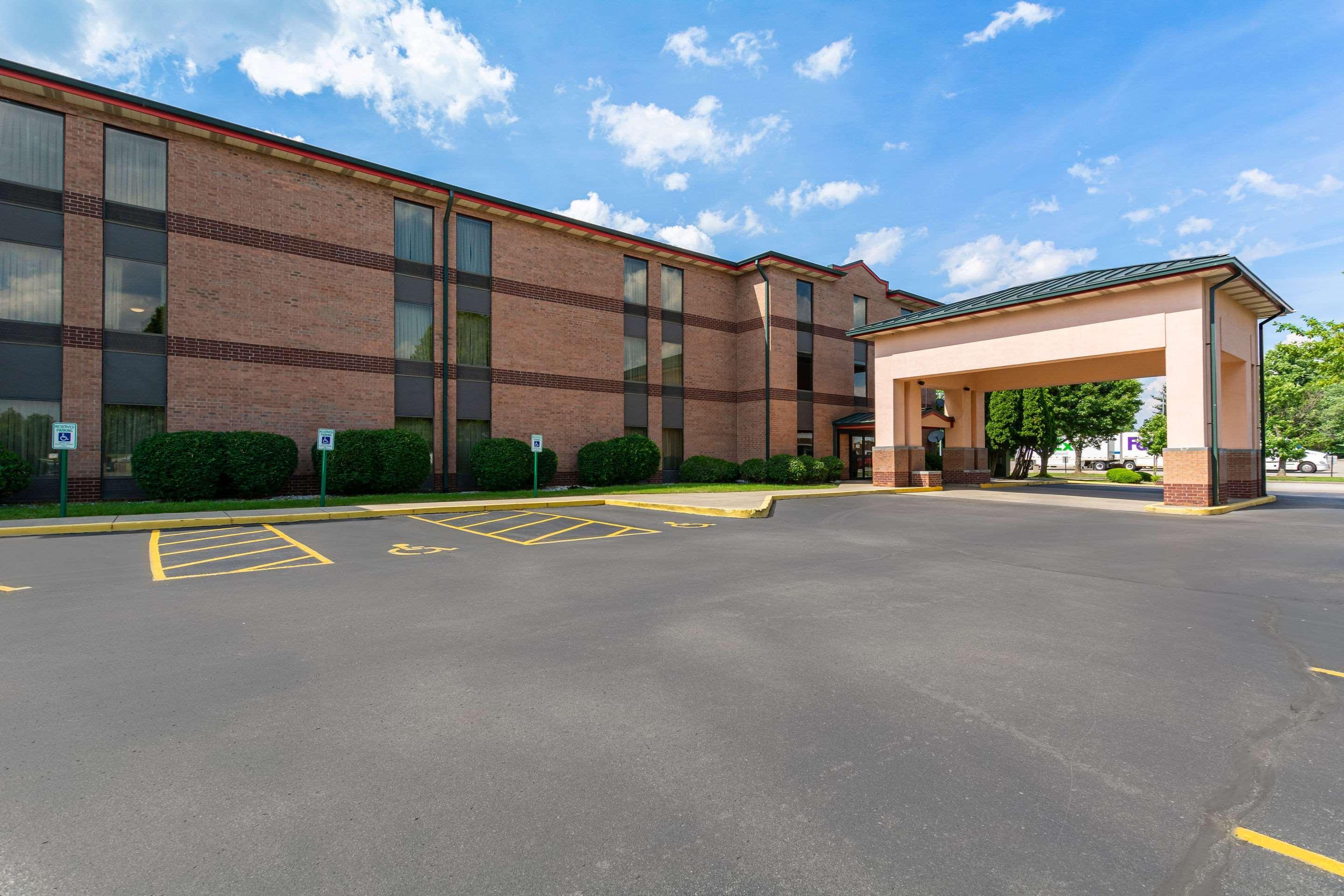 Quality Inn & Suites Sellersburg Exteriör bild