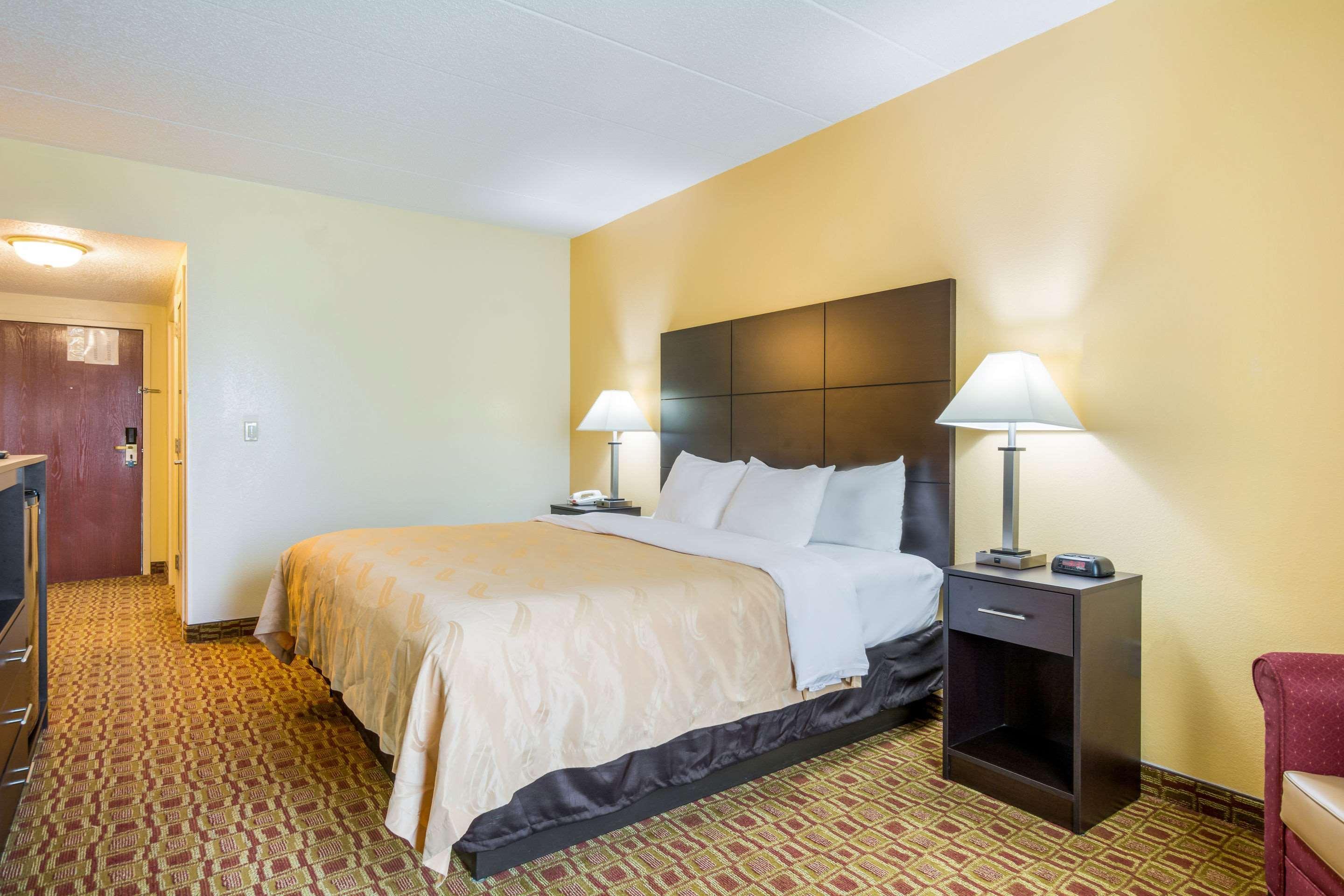 Quality Inn & Suites Sellersburg Exteriör bild