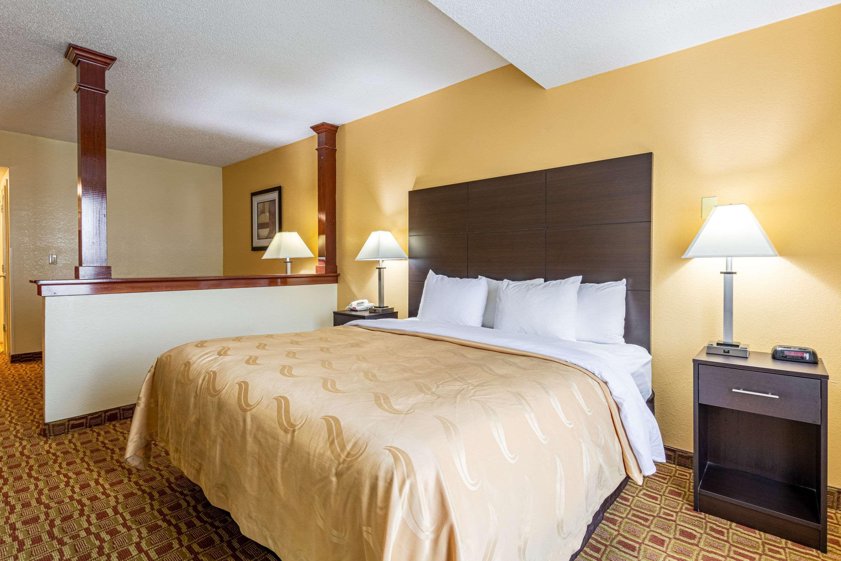 Quality Inn & Suites Sellersburg Exteriör bild