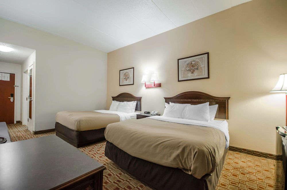 Quality Inn & Suites Sellersburg Exteriör bild