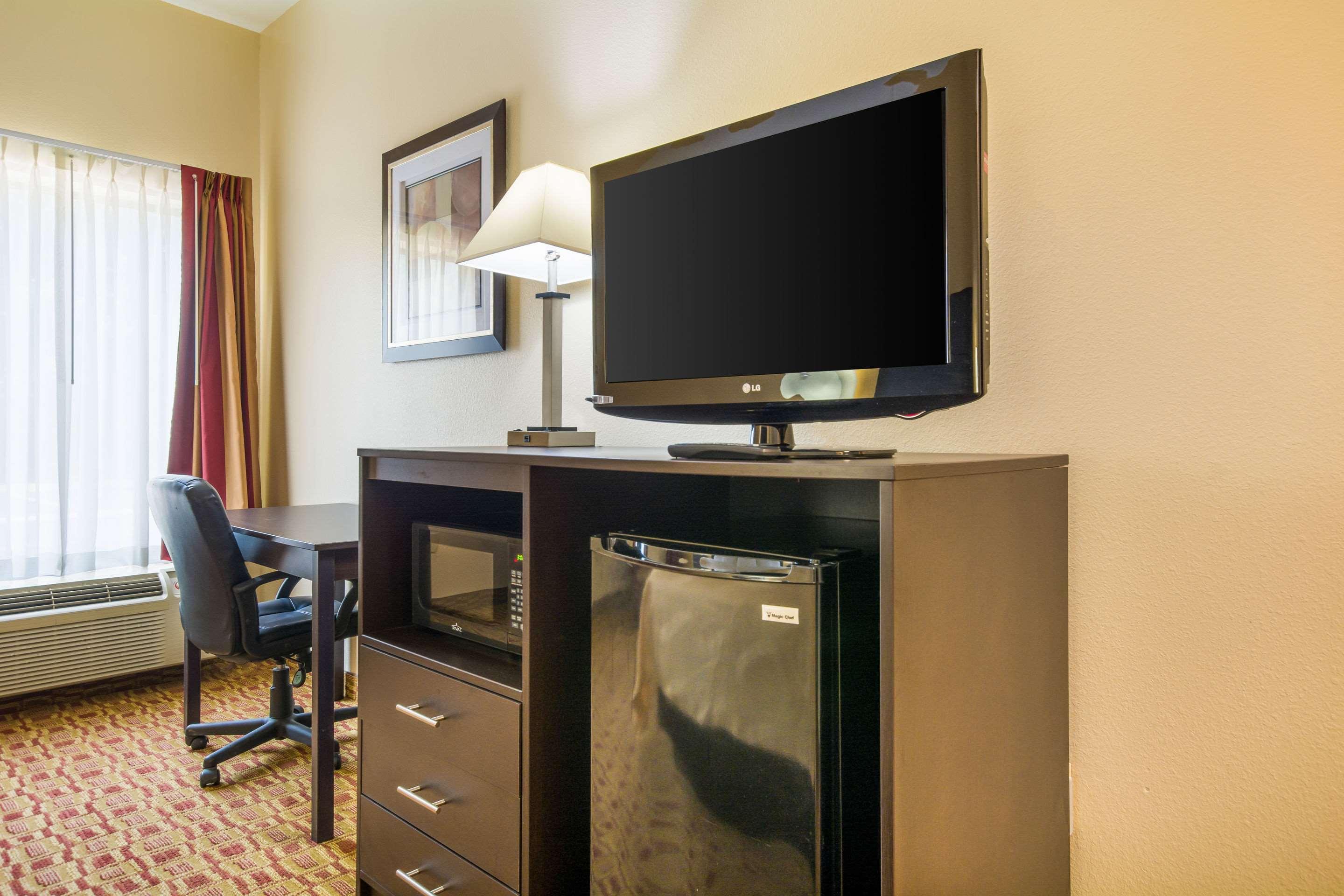 Quality Inn & Suites Sellersburg Exteriör bild
