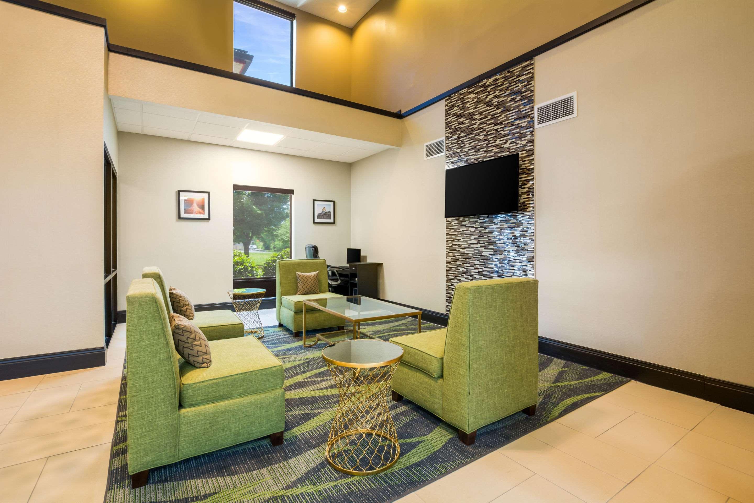 Quality Inn & Suites Sellersburg Exteriör bild