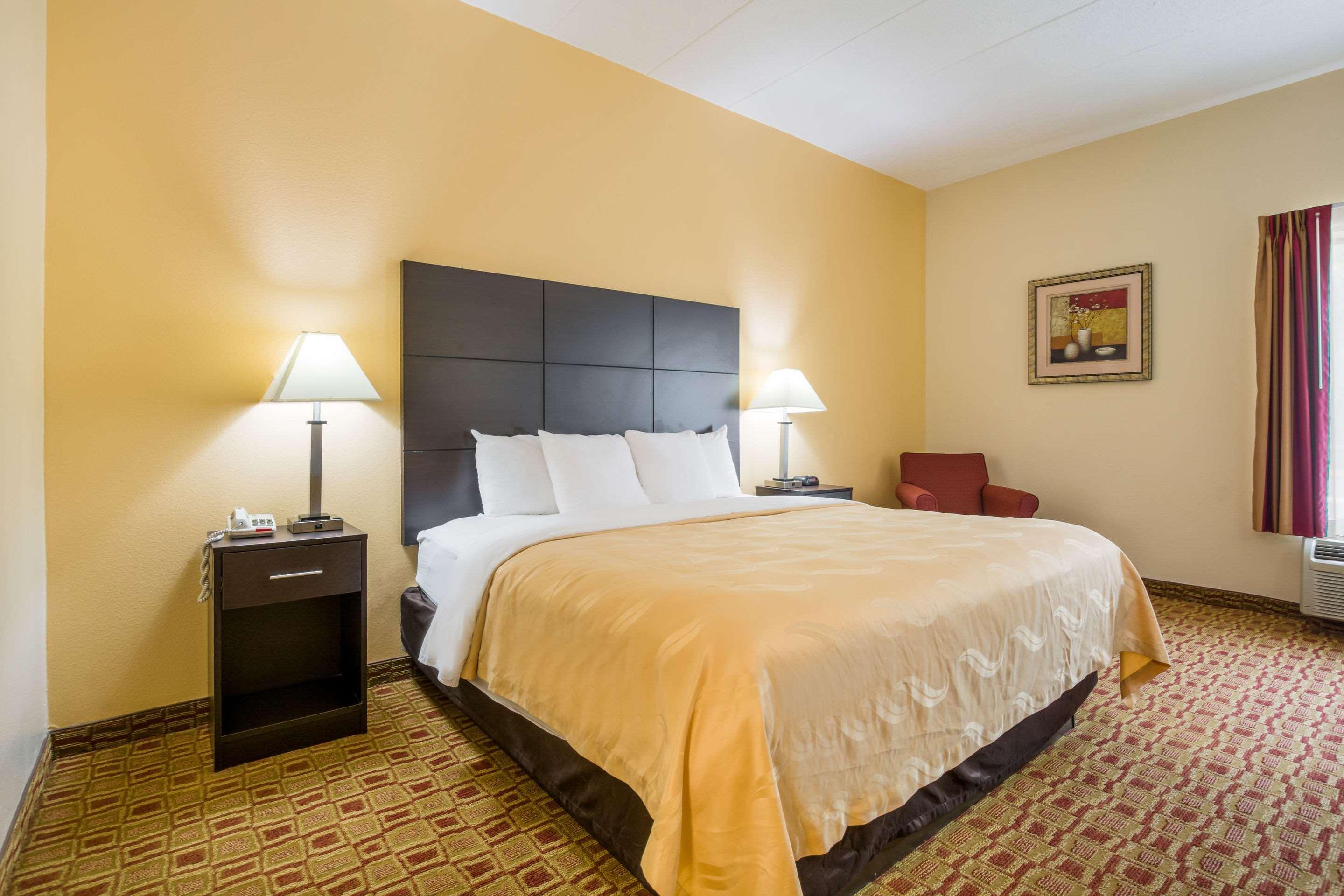 Quality Inn & Suites Sellersburg Exteriör bild