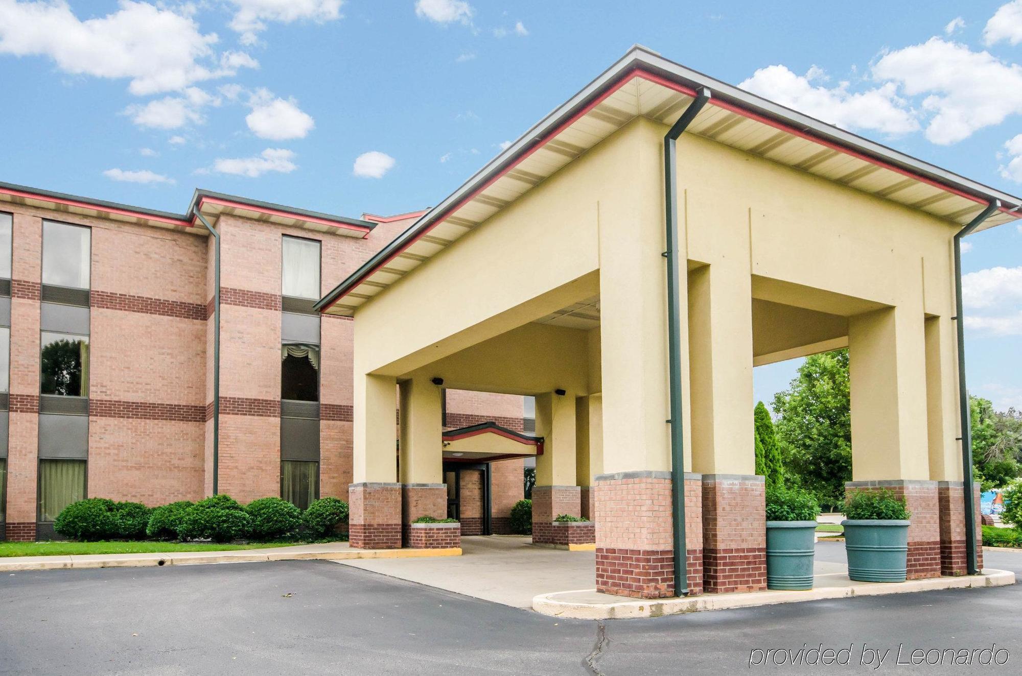 Quality Inn & Suites Sellersburg Exteriör bild
