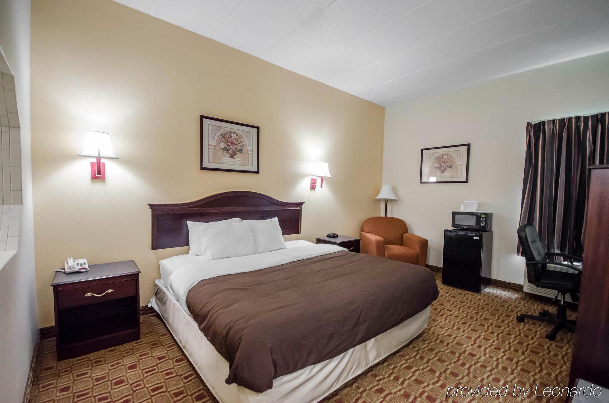 Quality Inn & Suites Sellersburg Exteriör bild